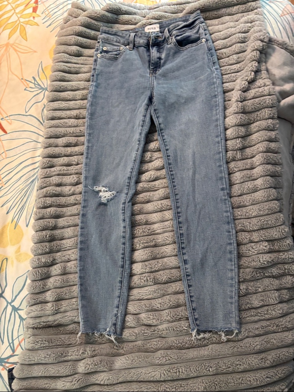 Light Wash Skinny Jeans with Distressed Knee